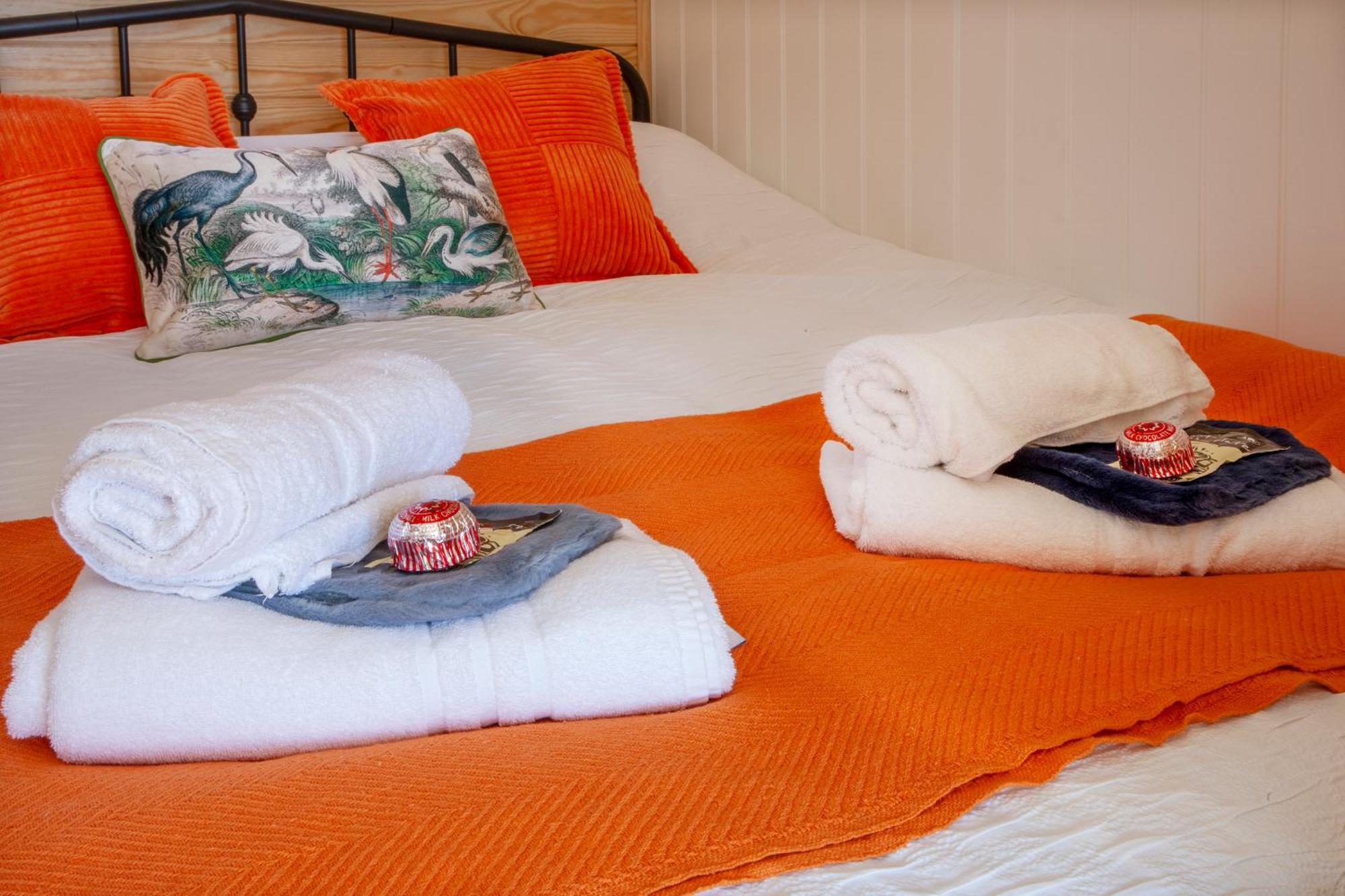 Appin Holiday Homes -Caravans, Lodges, Shepherds Hut And Train Carriage Stays 外观 照片