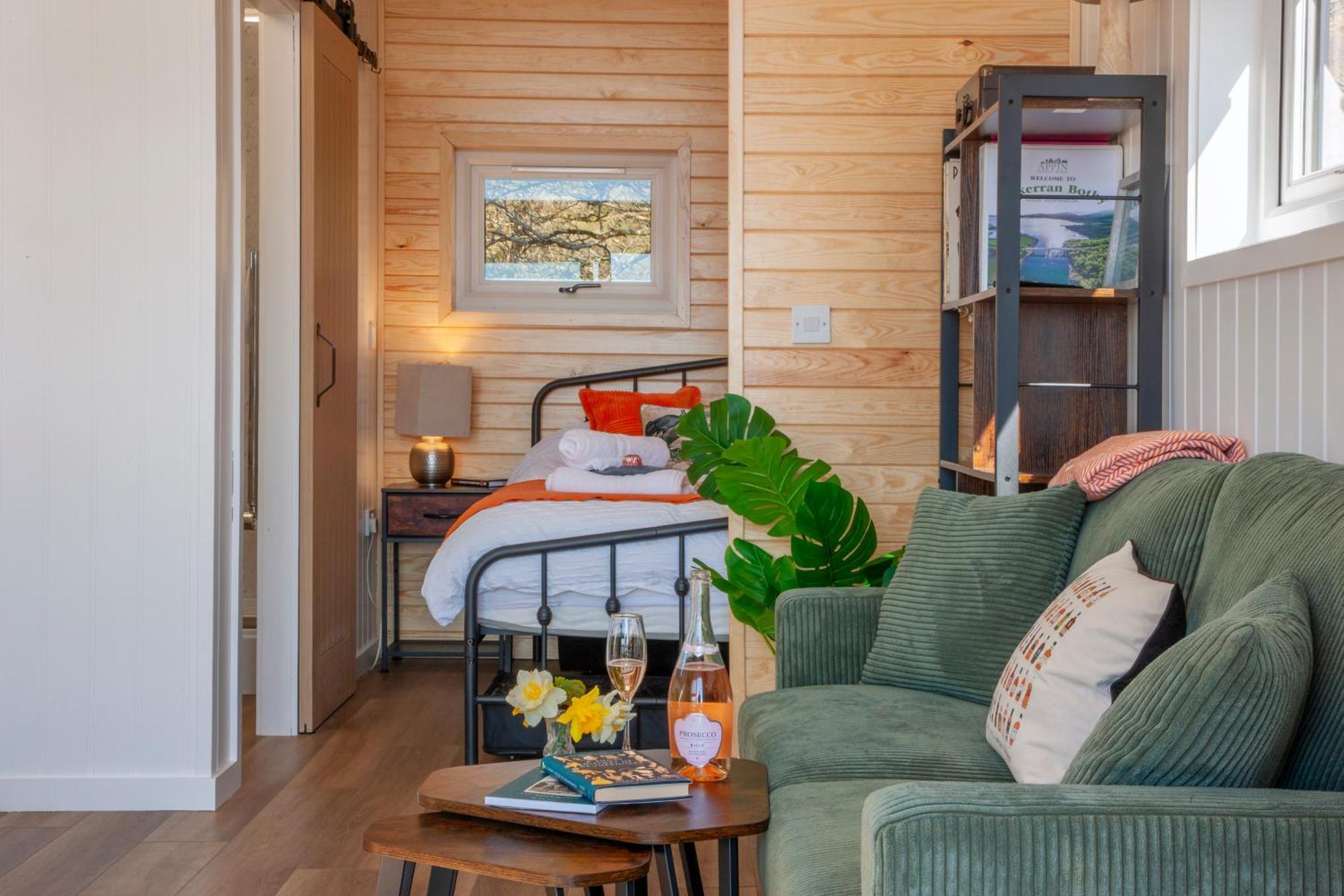 Appin Holiday Homes -Caravans, Lodges, Shepherds Hut And Train Carriage Stays 外观 照片