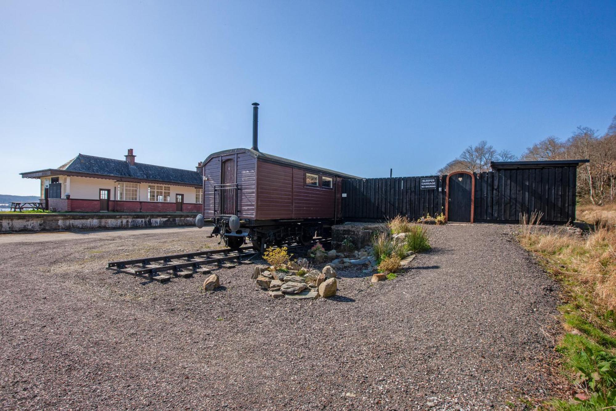 Appin Holiday Homes -Caravans, Lodges, Shepherds Hut And Train Carriage Stays 外观 照片